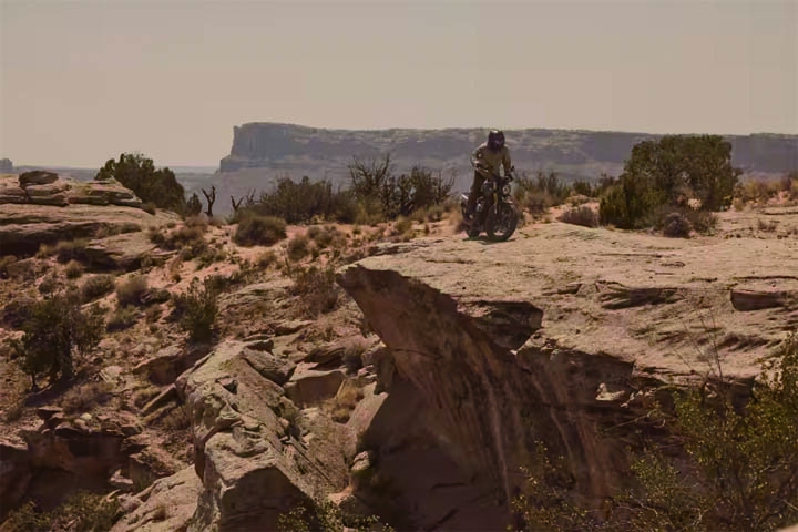 03scrambler-900.jpg