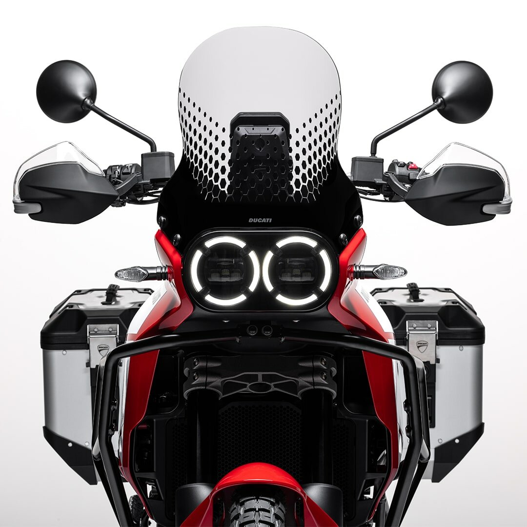 Ducati-DesertX-Discovery-Overview-card-slider-1080x1080-03-min.jpg
