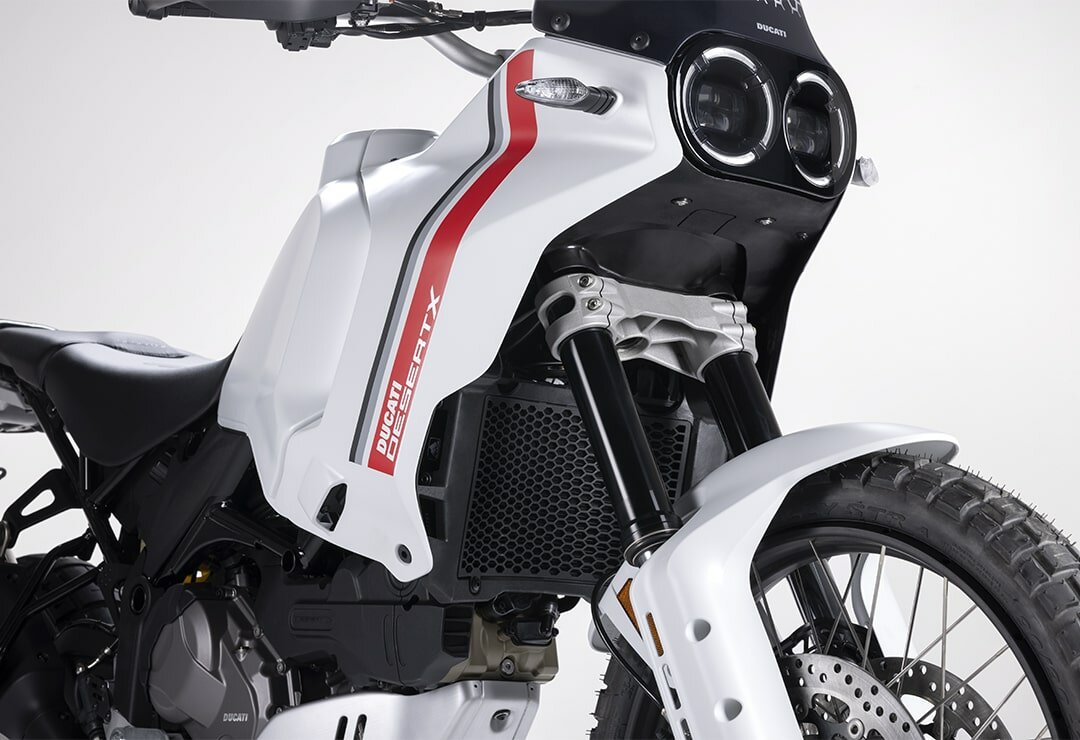 Ducati-DesertX-overview-carousel-imgtxt-full-1080x740-01-min.jpg