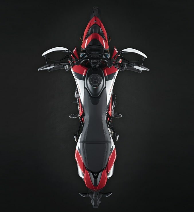 Hypermotard-SP-MY2021-Ergonomia-01-Carosello-677x740--min.jpg
