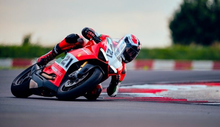 Troy-Bayliss-01-Gallery-Dinamica-1920x1080-min.jpg