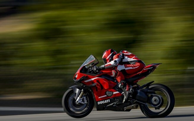 Ducati-Superleggera-V4-XP-General-03-Gallery-1920x1080-min.jpg