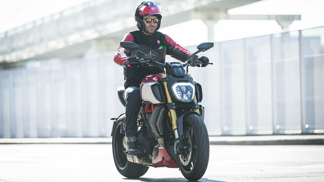 Ducati-Smart-Jacket-03-gallery-1920x1080.jpg