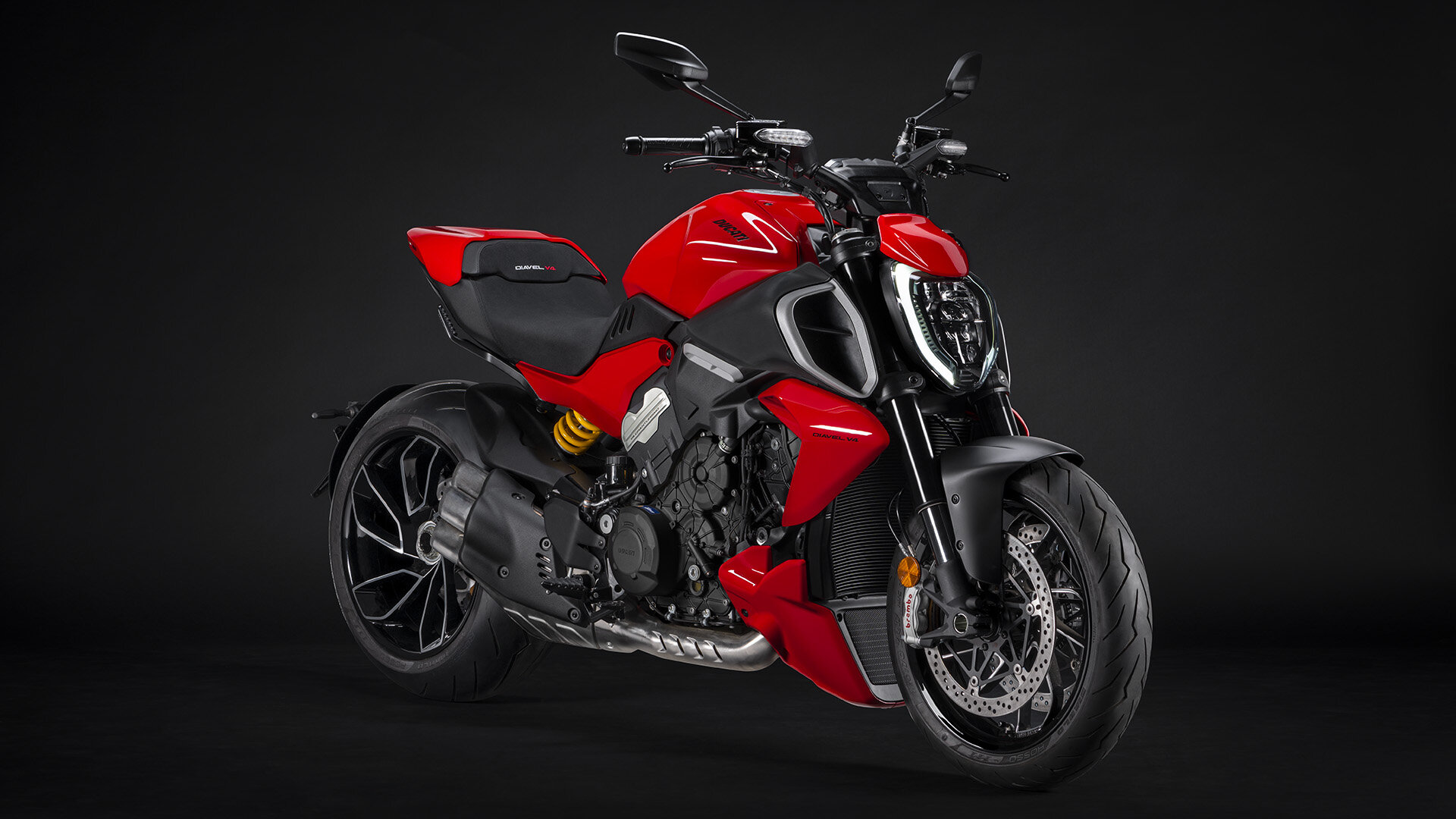 Ducati-Diavel-V4-MY23-overview-gallery-1920x1080-01 (2).jpg