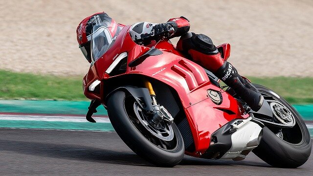 s-Panigale-V4-S-MY20-Red-Ambience-04-Gallery-1920x1080.jpg