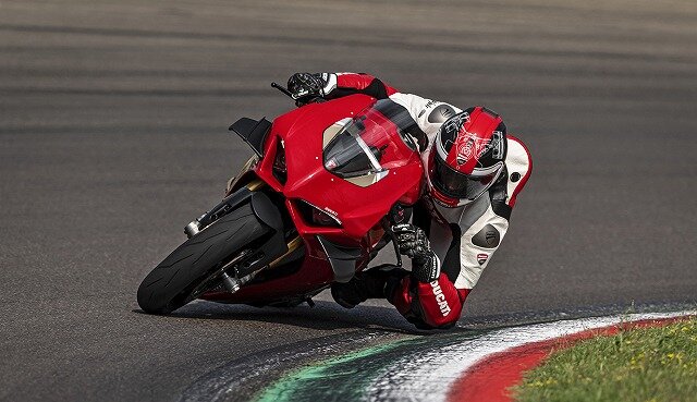 s-Panigale-V4-S-MY20-Red-Motore-02-Editorial-Wide-1330x768.jpg