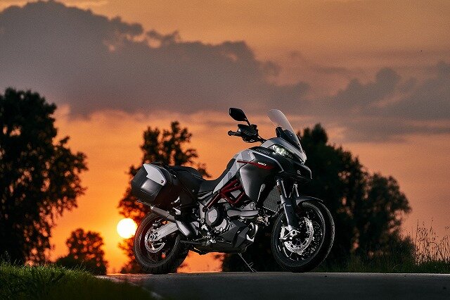 s_DUCATI_MULTISTRADA950S_GPWHITE_AMBIENCE _34__UC176539_Mid-thumb-640x426-11591.jpg