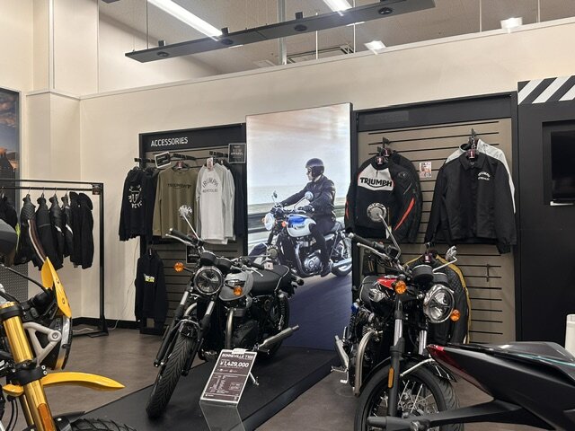 【正規販売店】トライアンフ